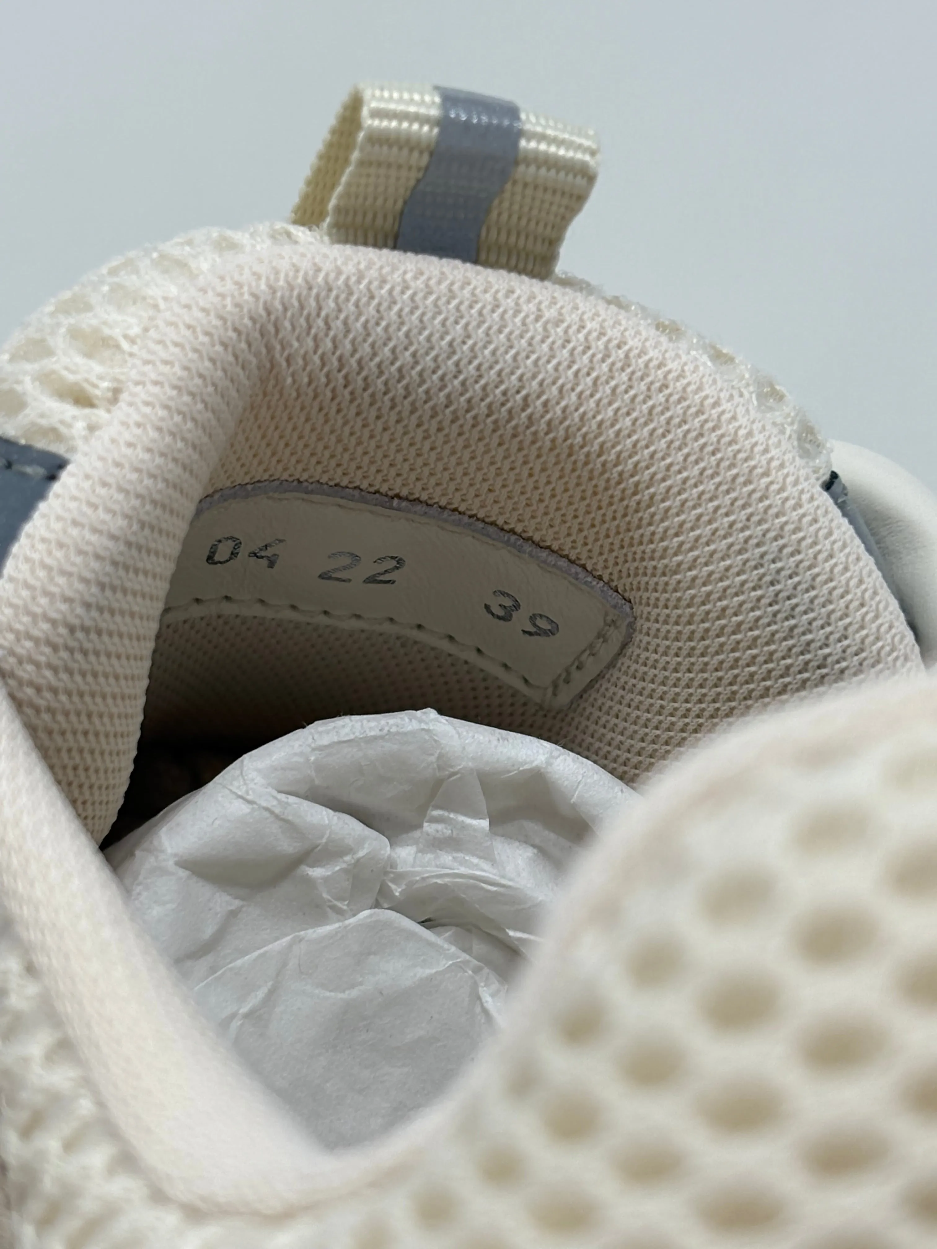 B22 ‘Cream / Light Blue’