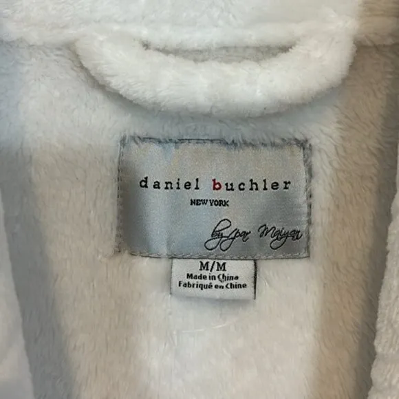 Daniel Buchler plush white mid-length bathrobe size medium NWOT