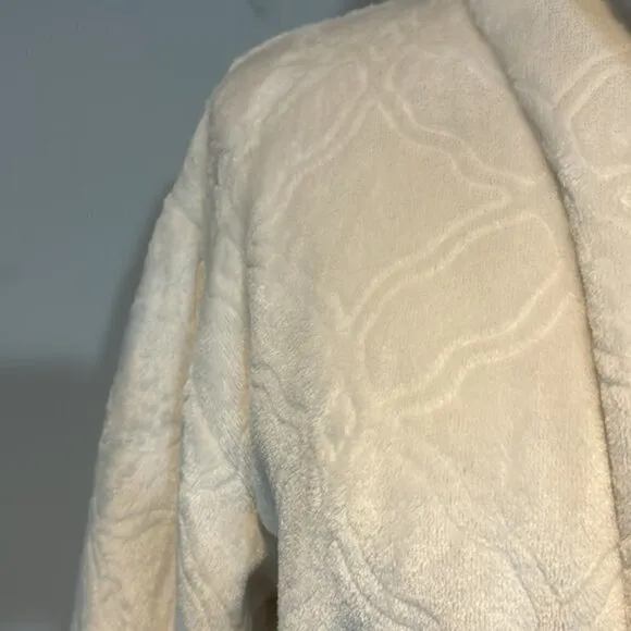 Daniel Buchler plush white mid-length bathrobe size medium NWOT