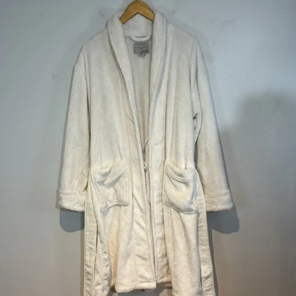 Daniel Buchler plush white mid-length bathrobe size medium NWOT