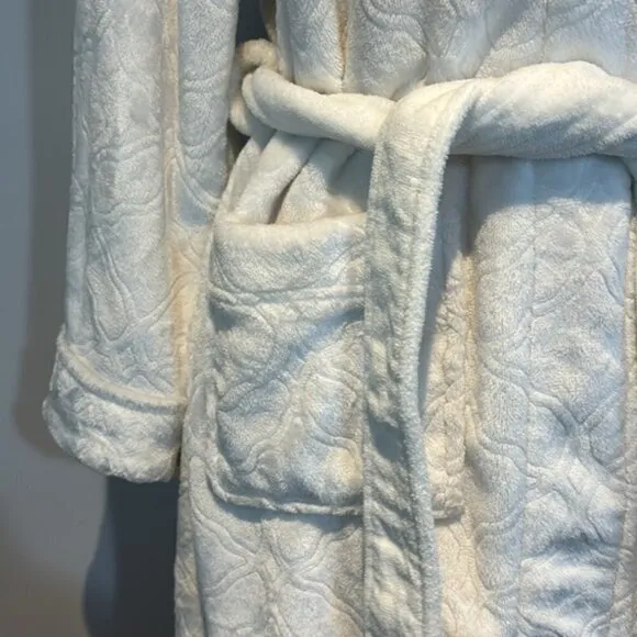 Daniel Buchler plush white mid-length bathrobe size medium NWOT