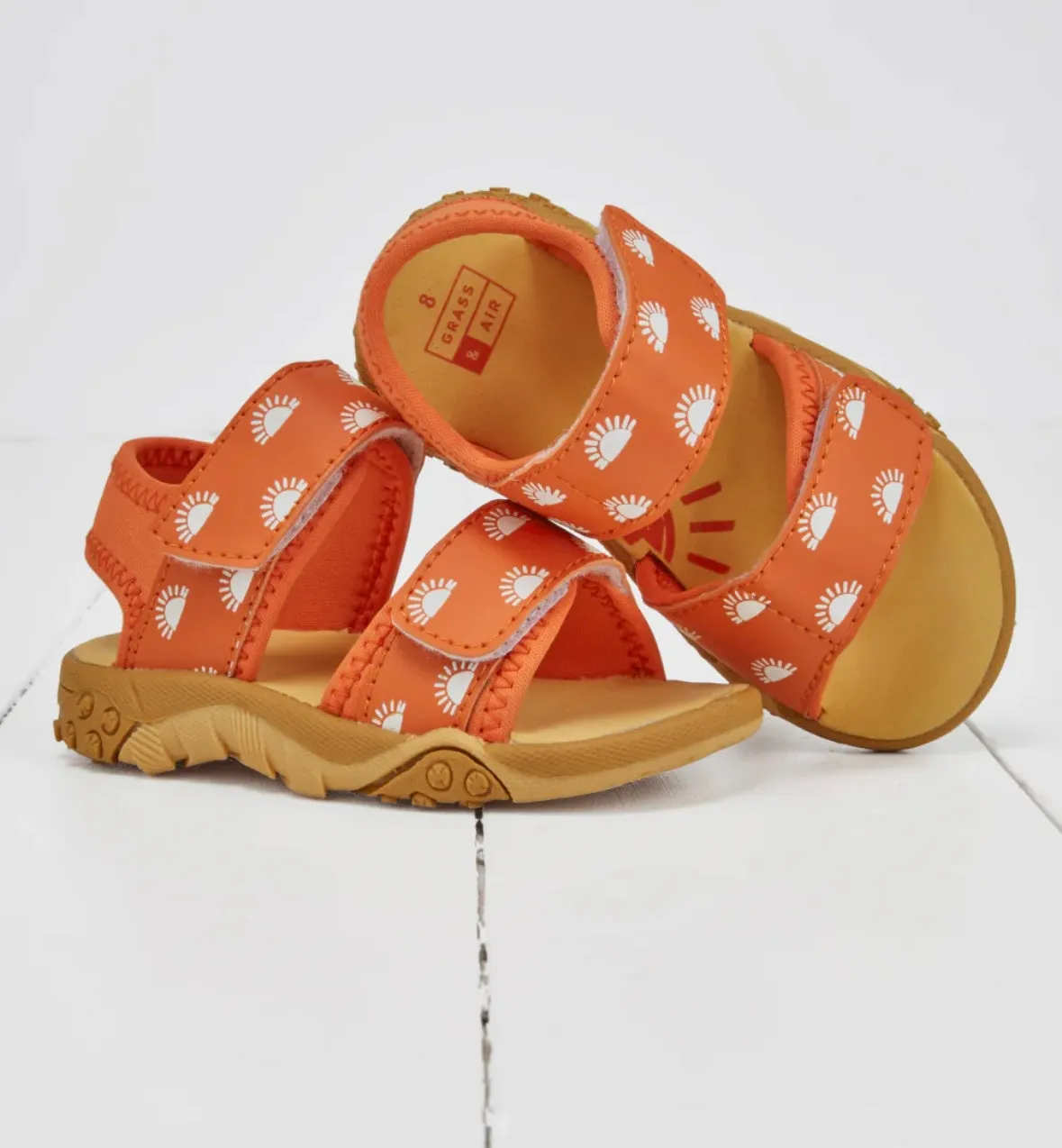 Grass & Air colour changing sandals