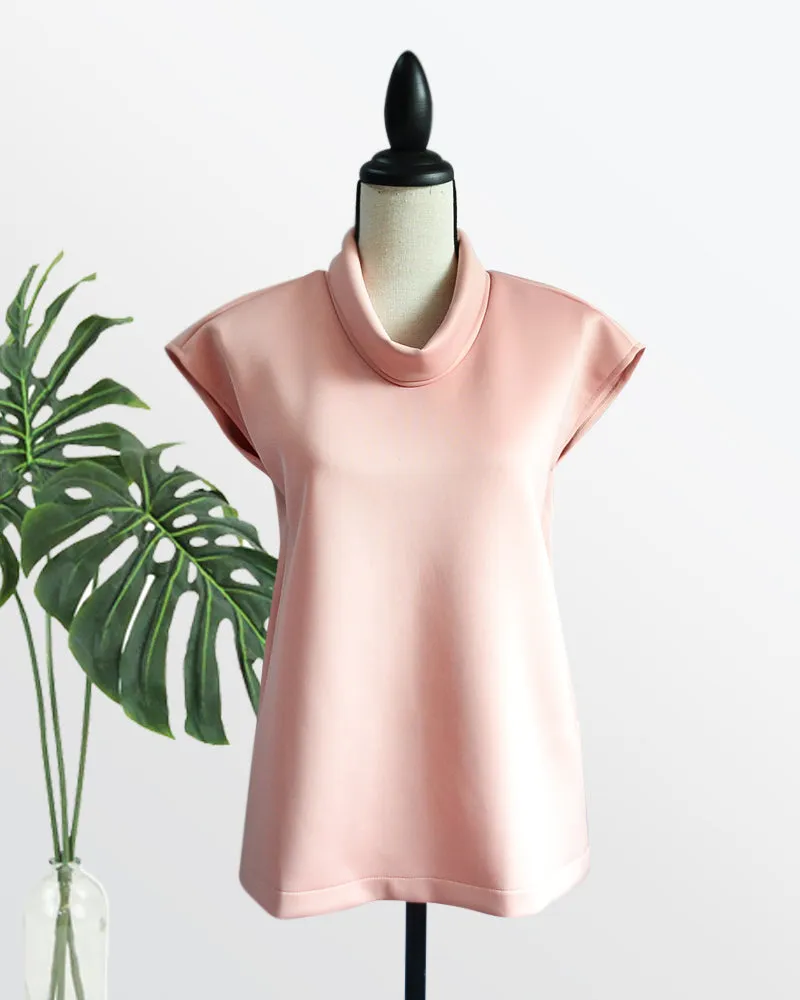 LORICA HIGH COLLARED TOP