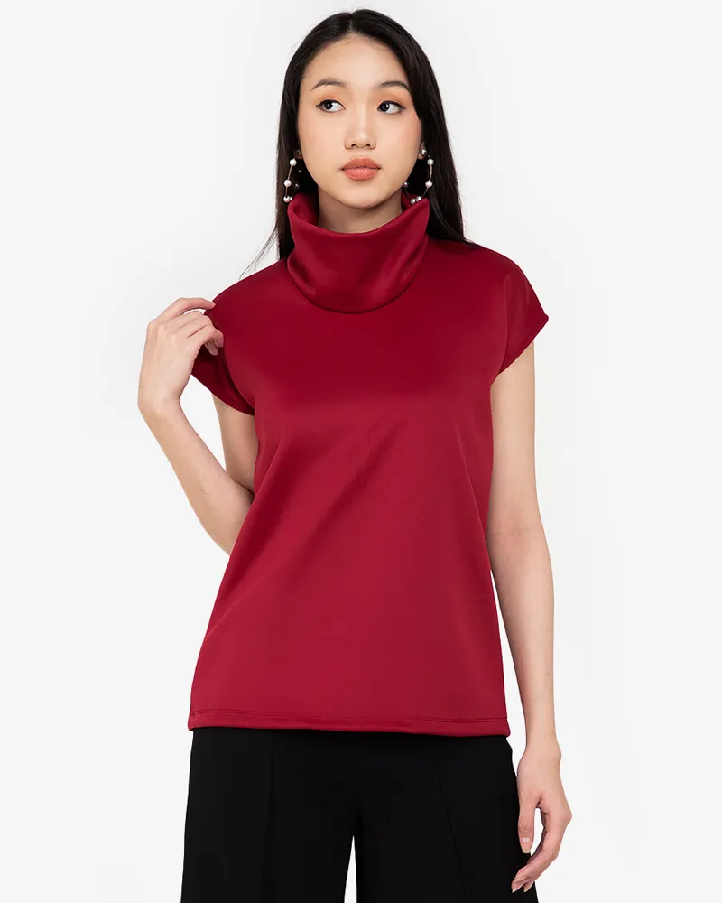 LORICA HIGH COLLARED TOP