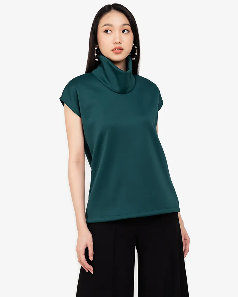LORICA HIGH COLLARED TOP