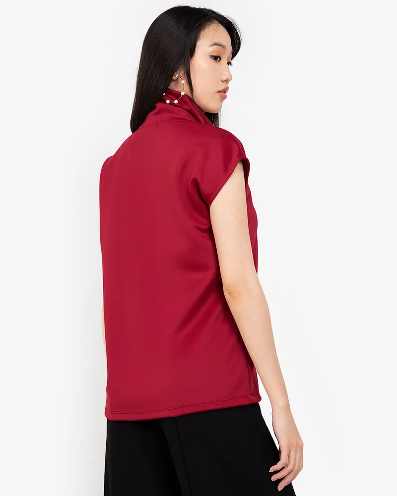 LORICA HIGH COLLARED TOP