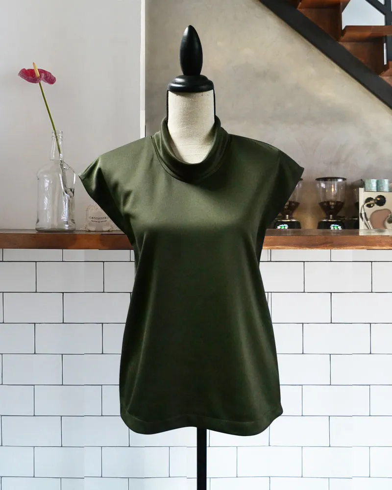 LORICA HIGH COLLARED TOP