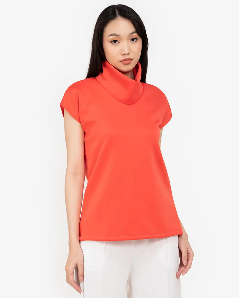 LORICA HIGH COLLARED TOP