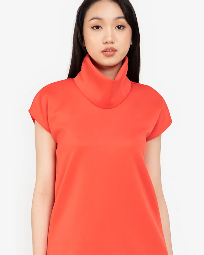 LORICA HIGH COLLARED TOP
