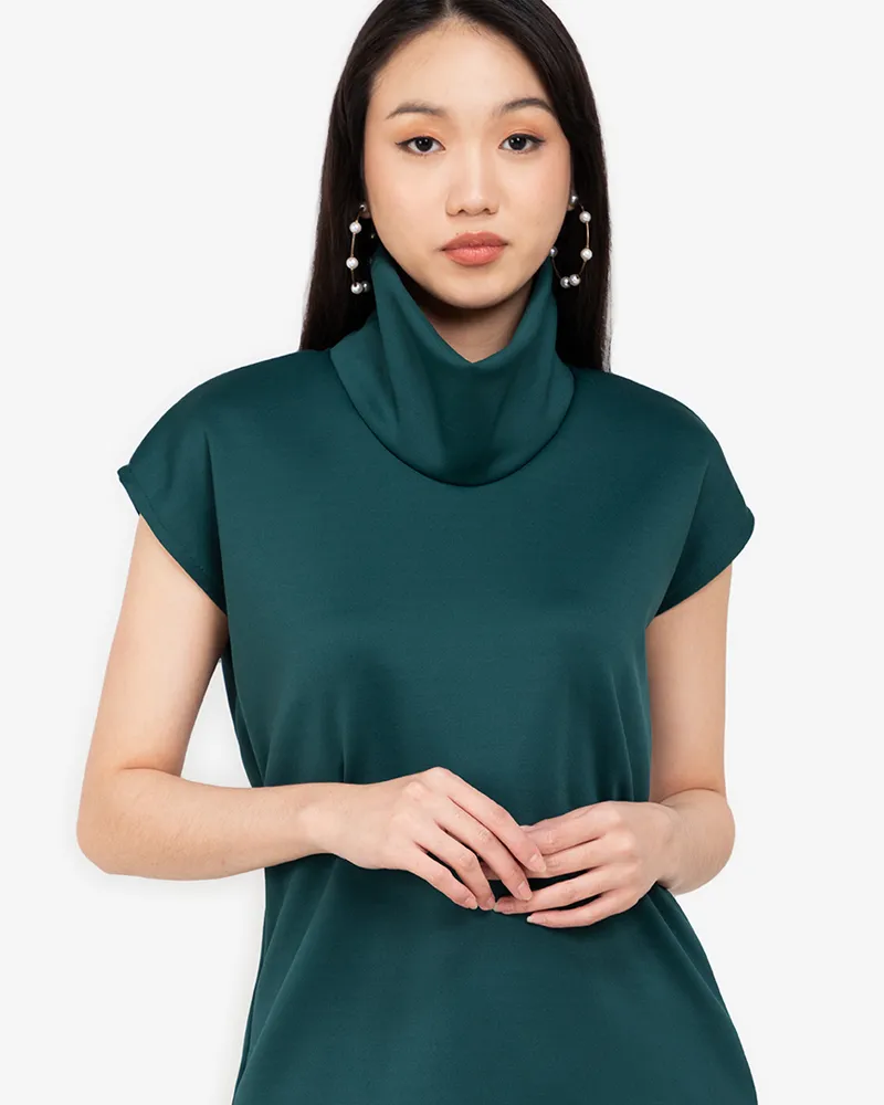 LORICA HIGH COLLARED TOP