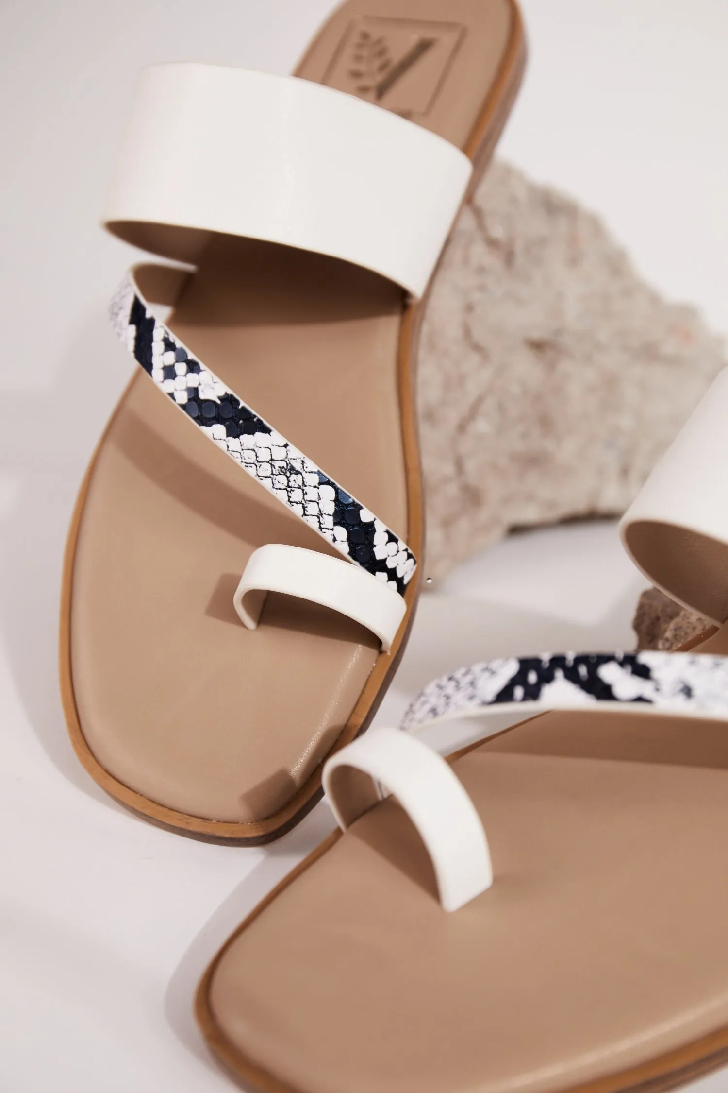 Medusa White Flats
