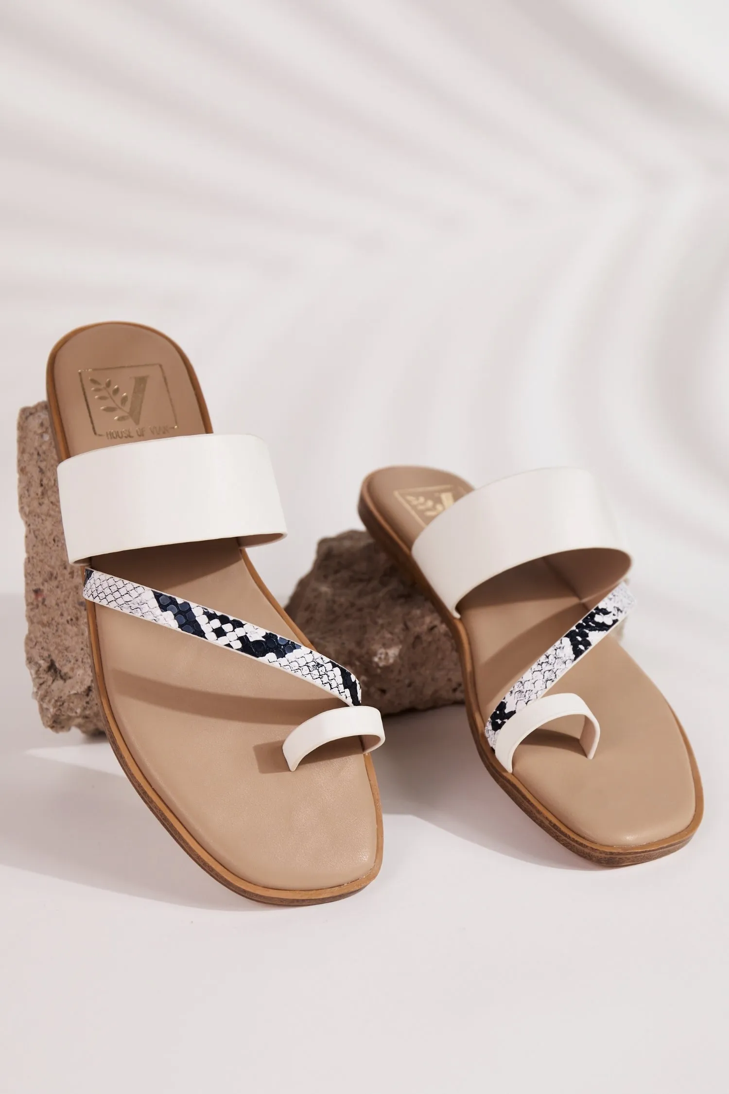 Medusa White Flats