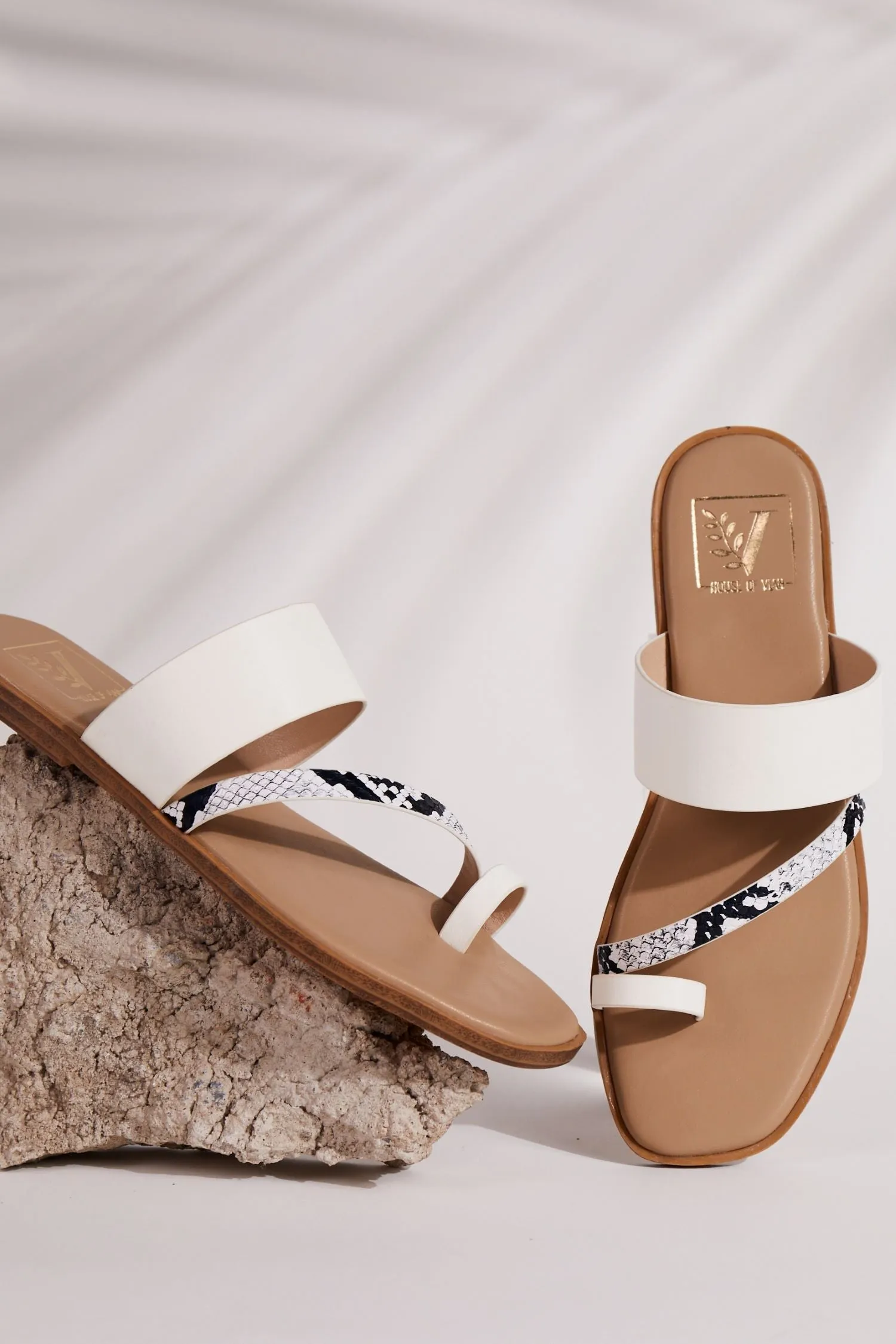 Medusa White Flats