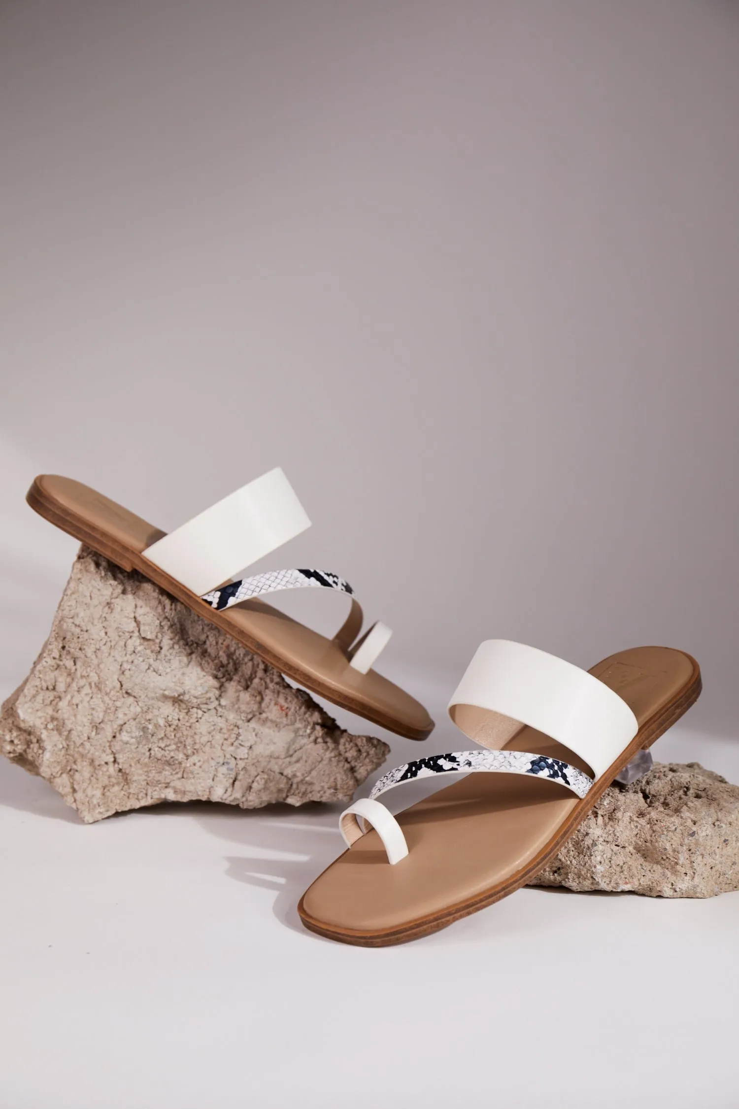 Medusa White Flats