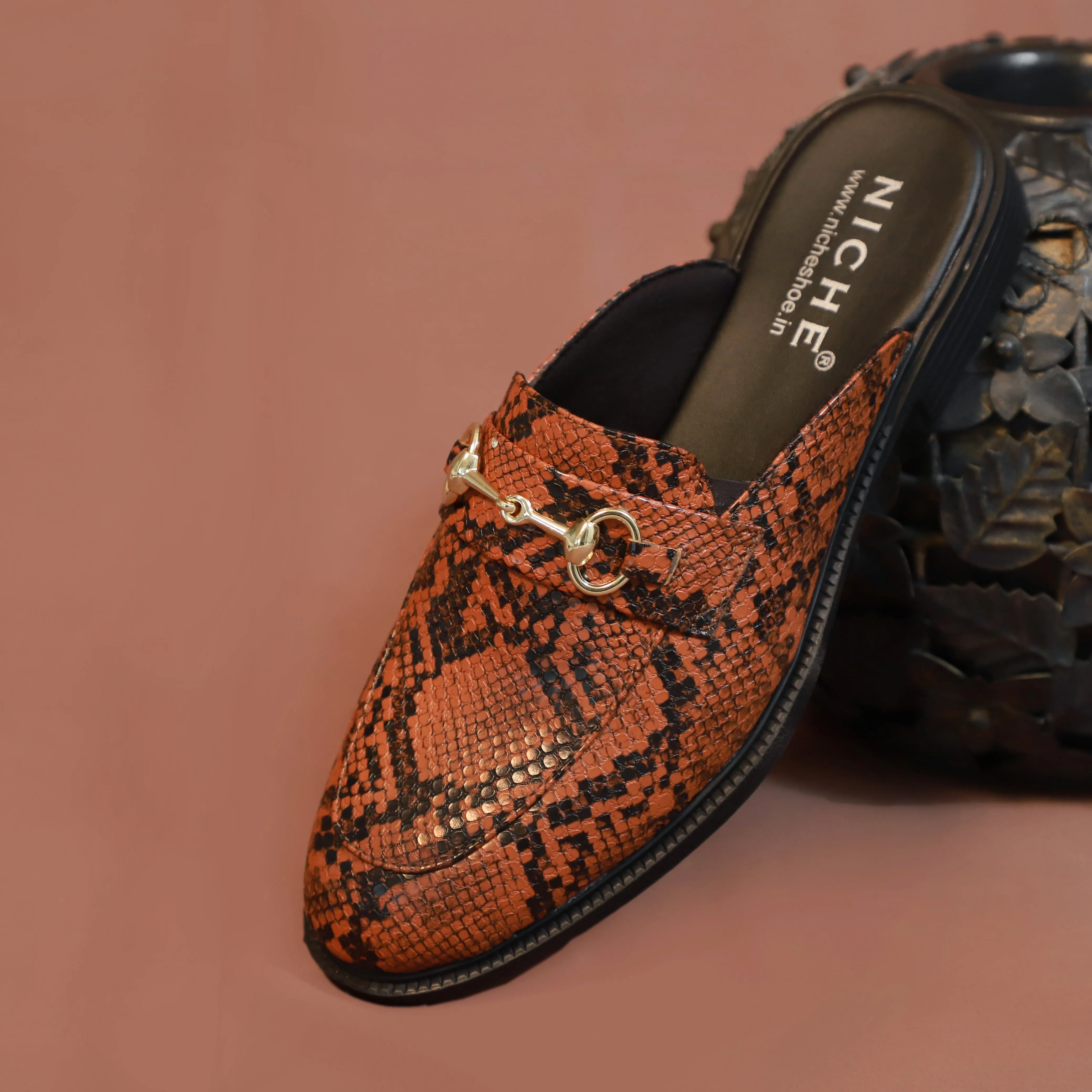 NICHE Aremenia Luxe Mule