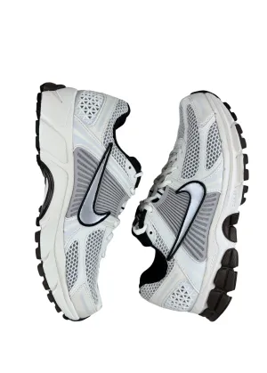 NIKE Zoom Vomero 5 Sneakers