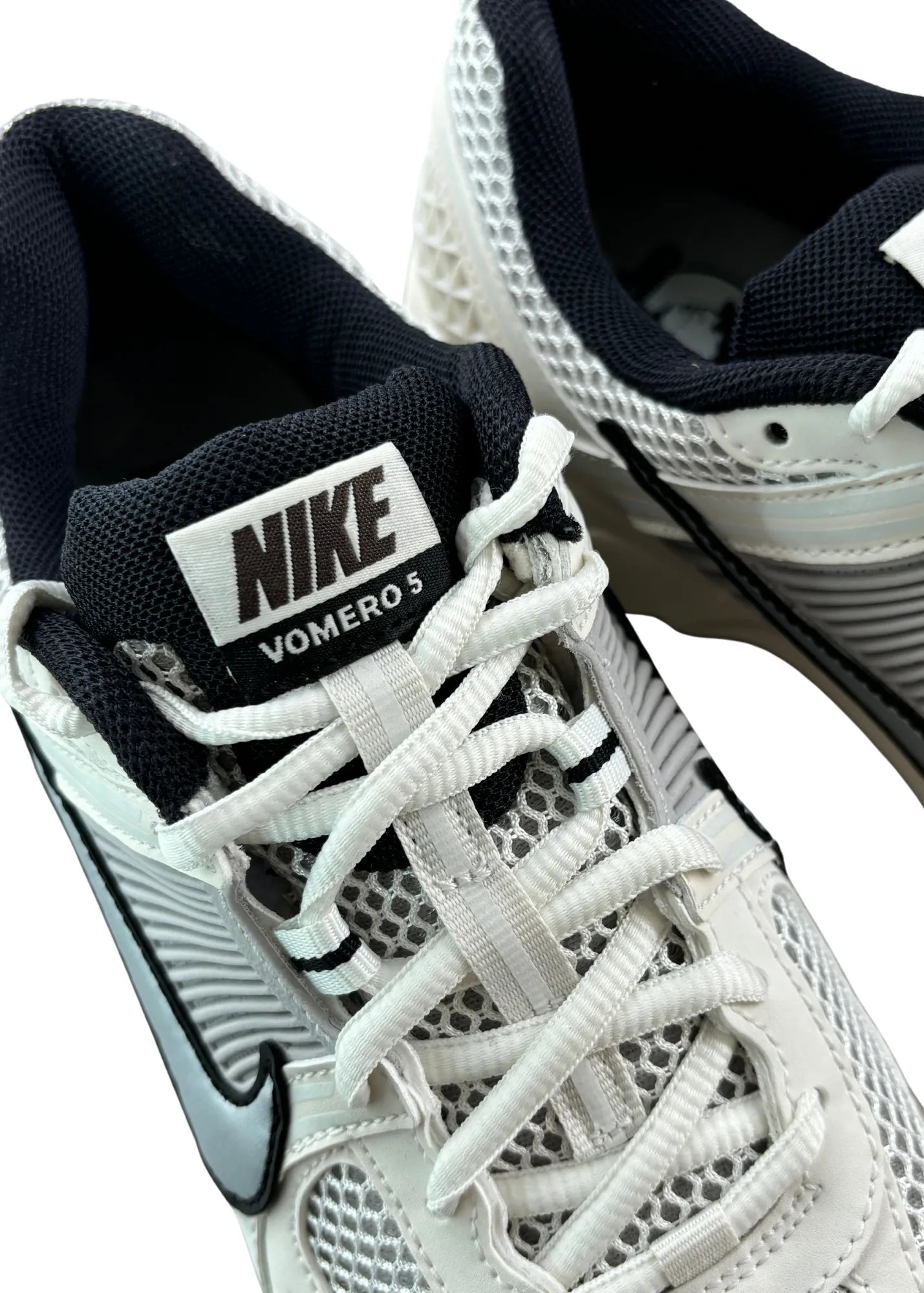 NIKE Zoom Vomero 5 Sneakers
