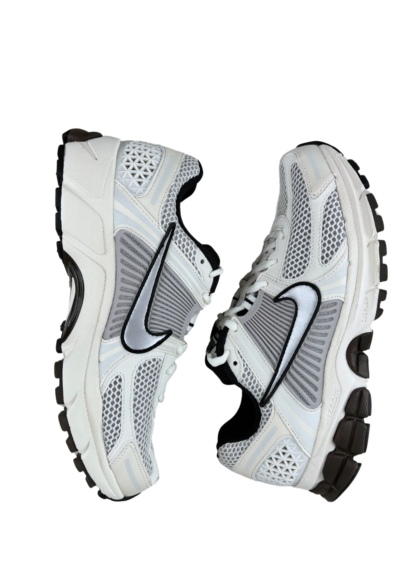 NIKE Zoom Vomero 5 Sneakers