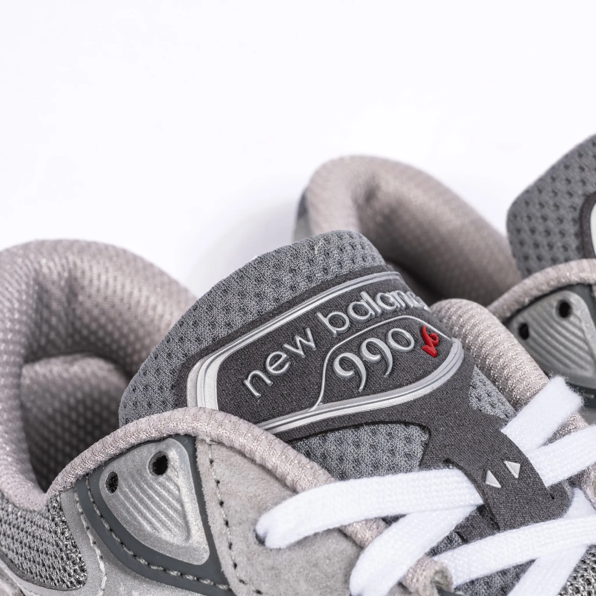 THE 990 V6 - GREY - SUEDE