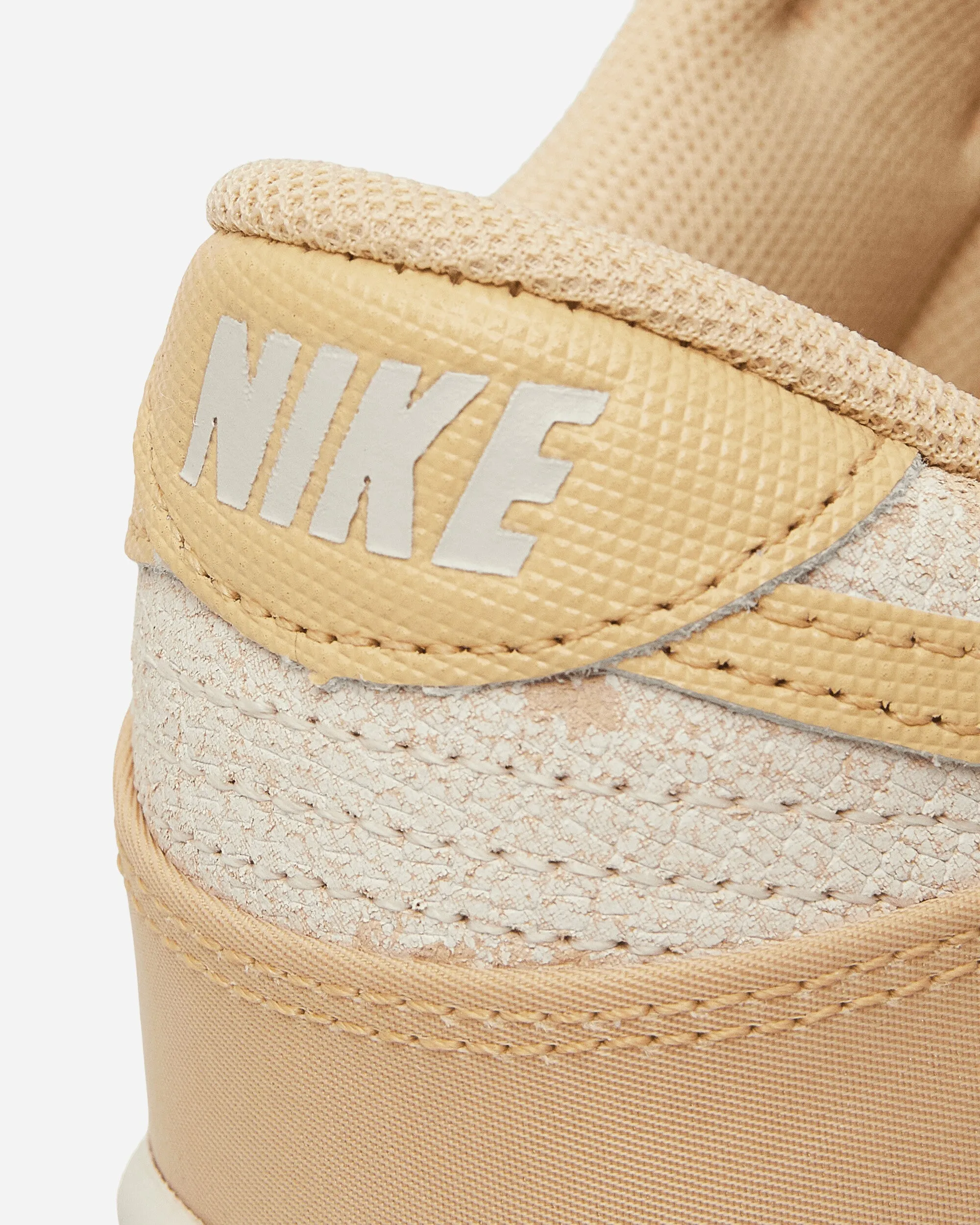 Women's Dunk Low Sneakers Light Orewood Brown / Sesame